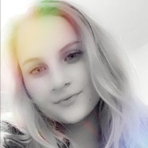 Meet your Posher, Hallie